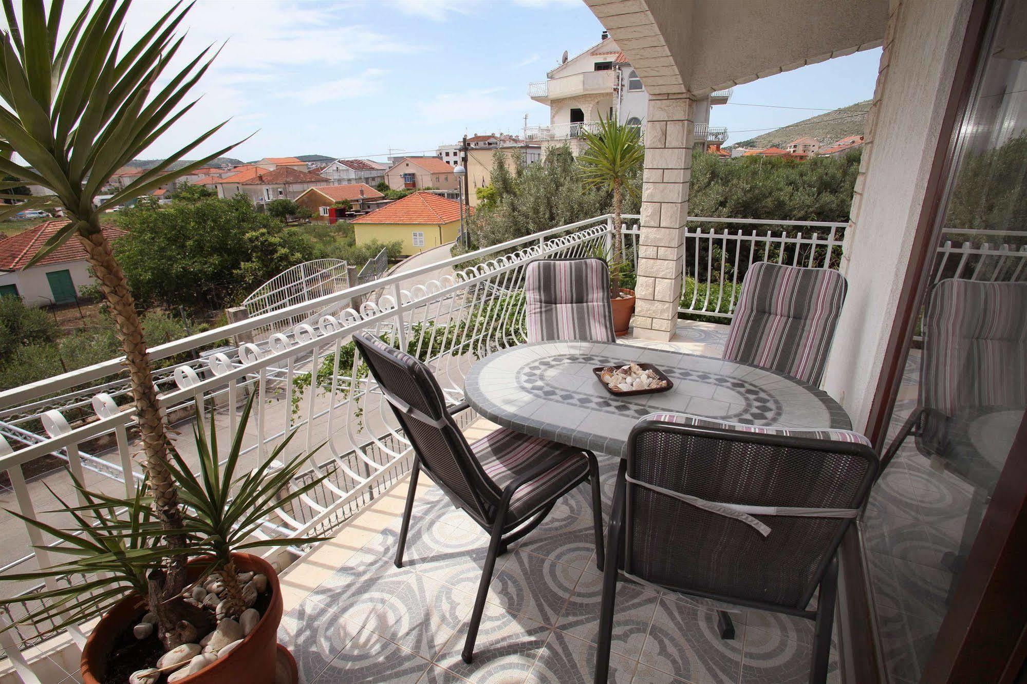 Apartments Hrabar Trogir Eksteriør bilde