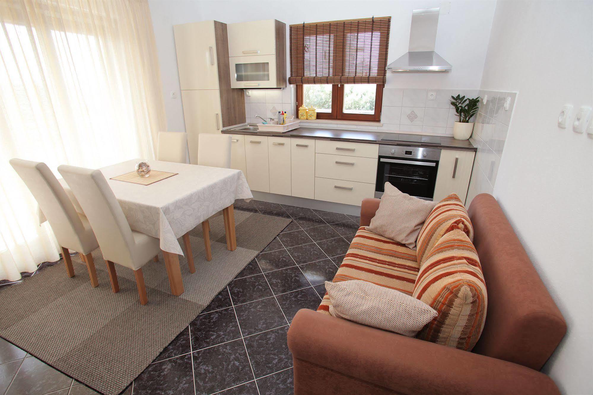 Apartments Hrabar Trogir Eksteriør bilde