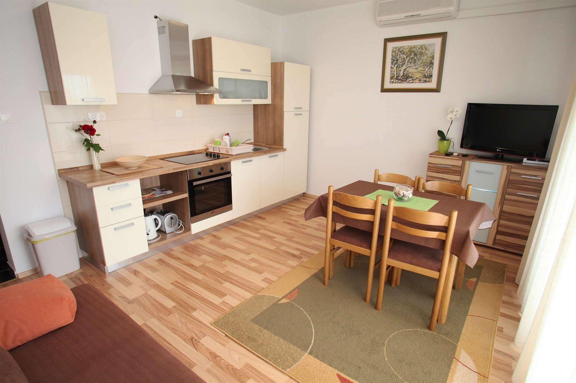 Apartments Hrabar Trogir Eksteriør bilde