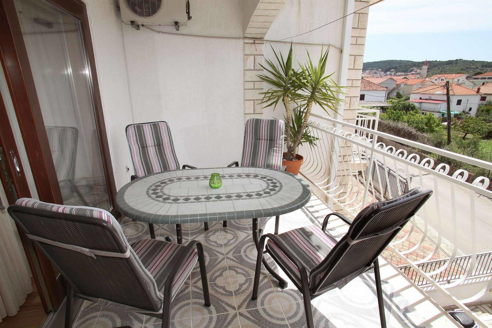 Apartments Hrabar Trogir Eksteriør bilde