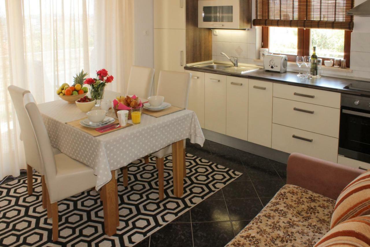Apartments Hrabar Trogir Eksteriør bilde