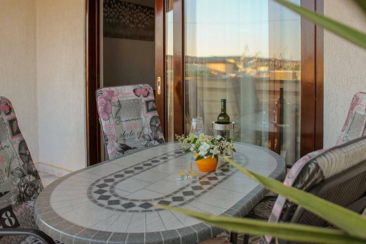 Apartments Hrabar Trogir Eksteriør bilde